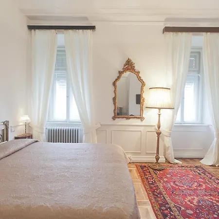 Piazza Venezia Le Guest house 4*