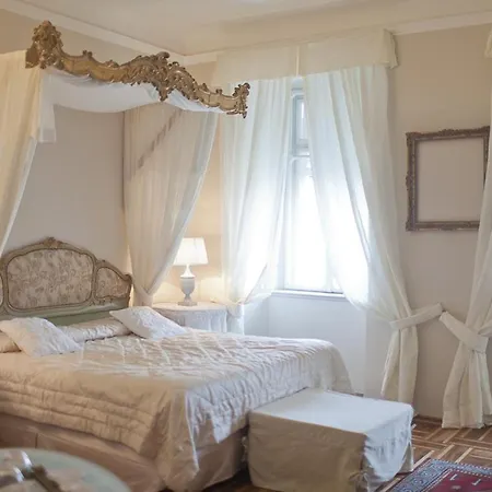 Guest house Piazza Venezia Le 4*