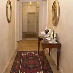 Piazza Venezia Le بيت ضيافة 4*