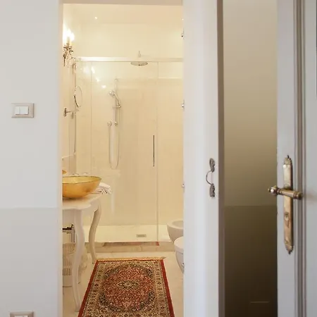 威尼斯广场勒卡密耶旅馆 的里雅斯特