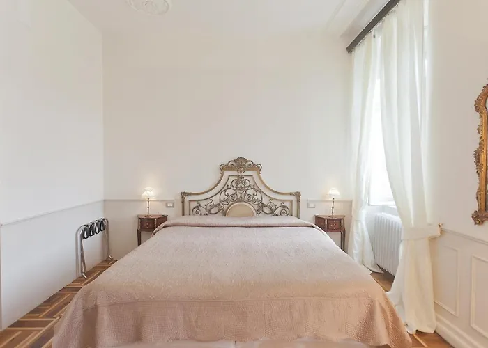 Guest house Piazza Venezia Le 4*
