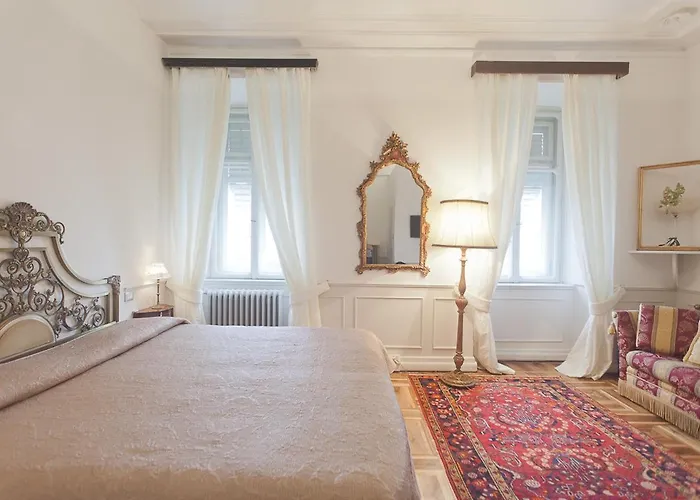 Piazza Venezia Le Guest house 4*