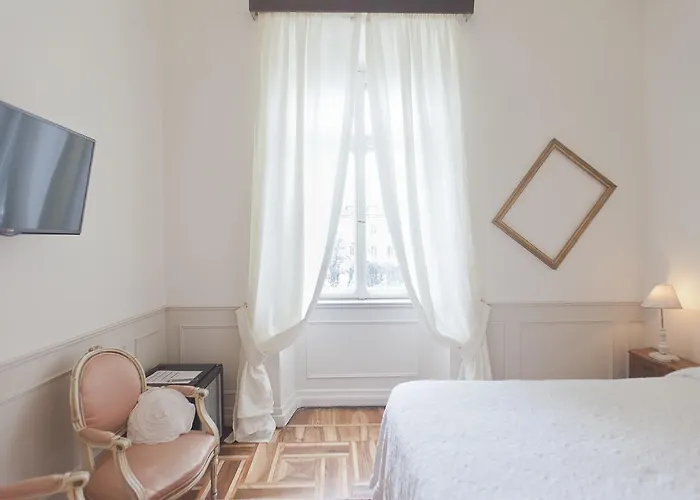 Guest house Piazza Venezia Le 4*