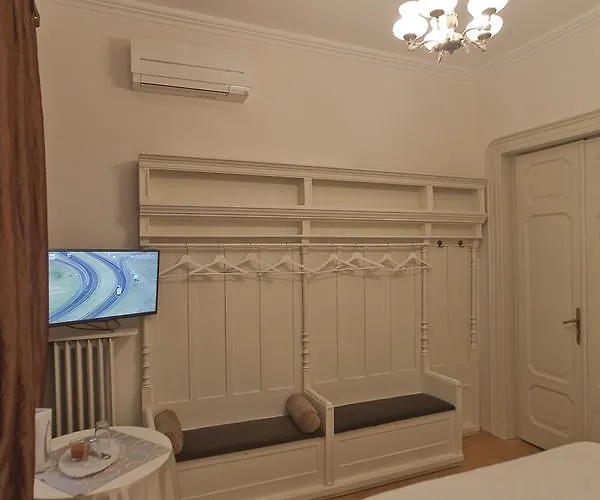 Guest house Piazza Venezia Le 4*